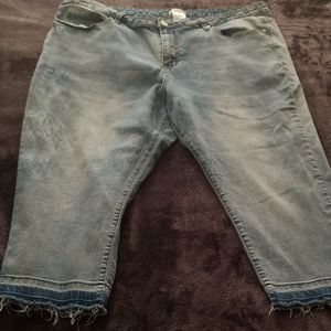 Plus Size Denim Capri